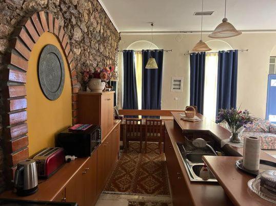 The -300 -A Centrally Located Heritage Home Szpárti Kültér fotó
